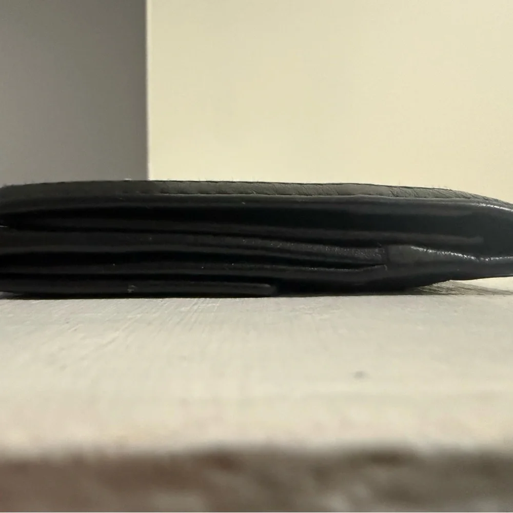 Black Vintage Gucci Leather Wallet- Gold Emblem - Picture 6 of 13